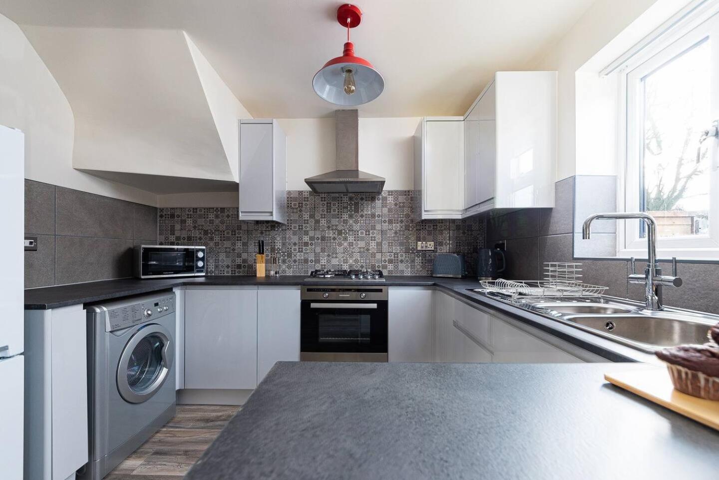 Dudley-Hospital-3Bed-Parking-Long Stay-Contractor Бріерлі-Гілл Екстер'єр фото